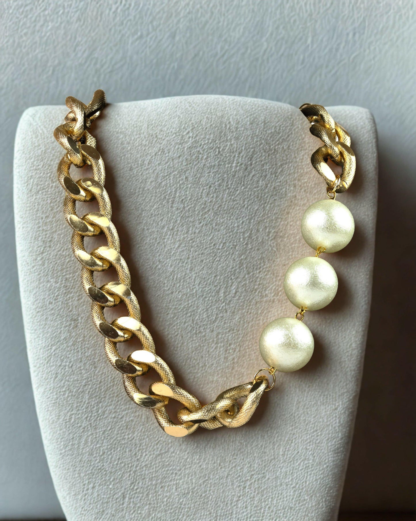 Pearl Gold chain Neck Piece